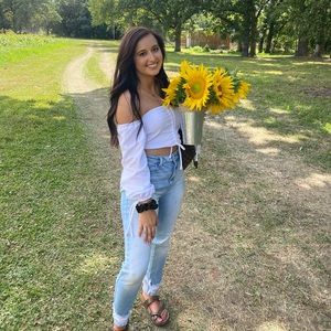 Meet your Posher, Alexis